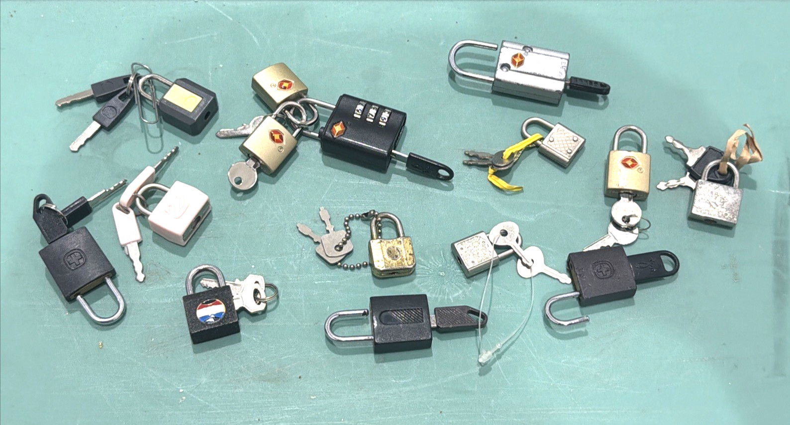 15 Miniature Padlocks Lot w/Keys Luggage Samsonite Master Mini Padlocks