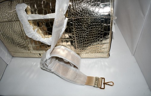 Michael Kors Weekender Tasche XL Metallic Krokodilleder in Gold #30F4G - Bild 11 von 11