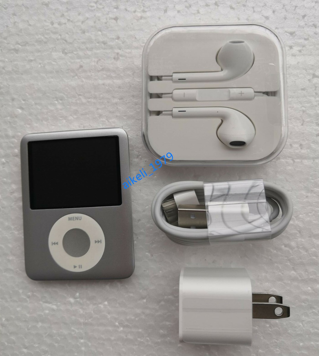 ＊*＊様 iPad nano 4GB Silver(シルバー) 第3世代(第三世 iPod nano Apple 第3世代（4GB）シルバー：MA978J/A : Centro