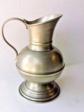 Orfevre d'art "Jean Goardère "  France vers 1950 - beau Pichet en étain - 35cm