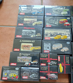 Schuco Konvolut Limited Editions Sondermodelle OVP Sammlung Vitrine