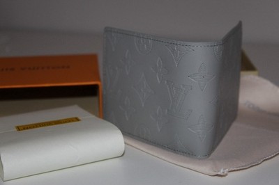 Louis Vuitton Gray Monogram Bi-Fold Mens Wallet Logo Multiple Card Slots.