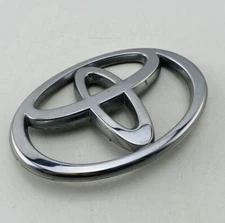 2001-2007 Toyota Highlander Emblem Badge Logo Symbol Gate Rear OEM F27