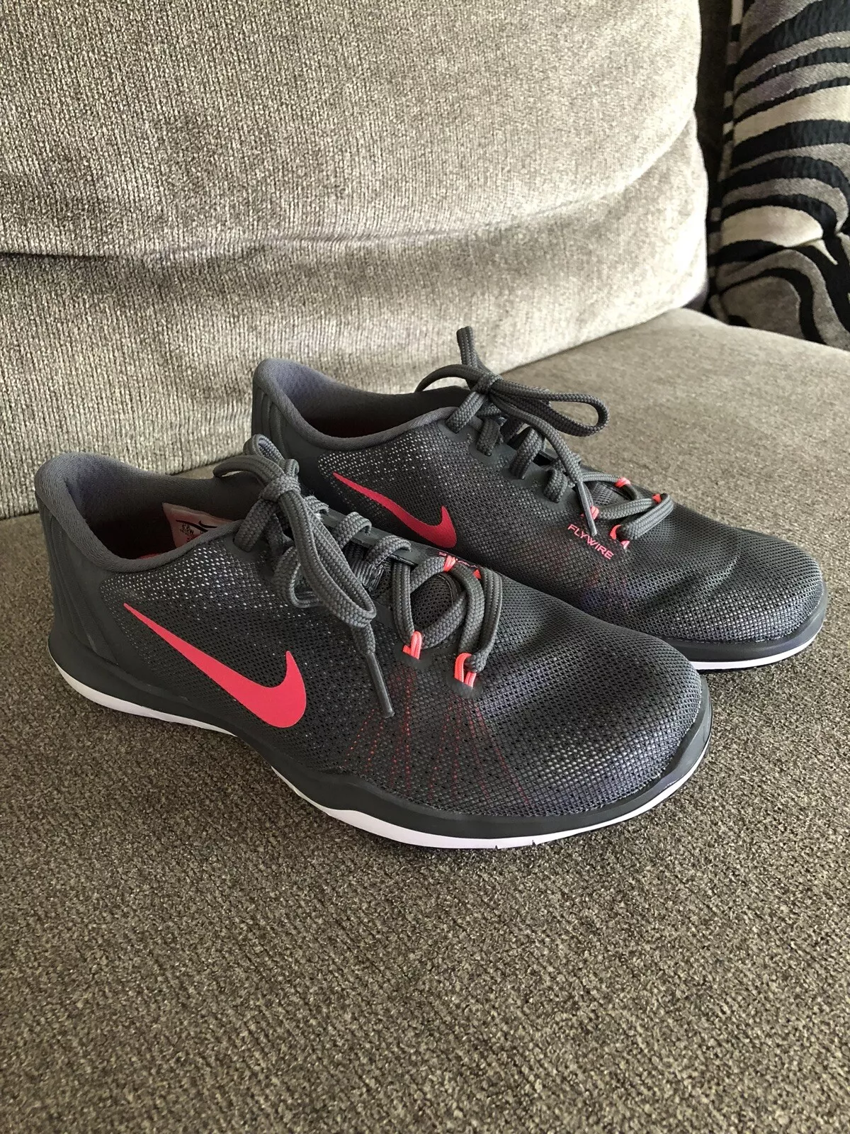 Chaussures d'entraînement croisé femme Nike Flex Supreme TR5 885916 003 taille 5,5 gris large