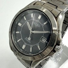 Seiko V145-0AX0 Solar Titanium Mens Wristwatch black wrist 18cm/7.1in