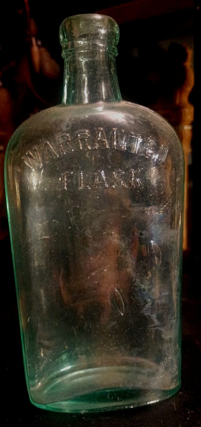 Antigua botella de whisky de vidrio azul verde agua frasco garantizado de la década de 1880 sin precio base