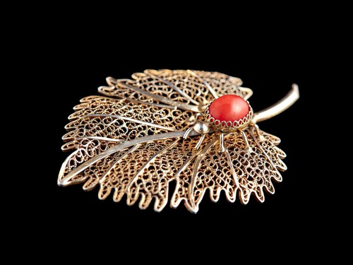 Broche de coral. Broche antiguo raro de plata esterlina 800 con follaje de filigrana - Imagen 5 de 7