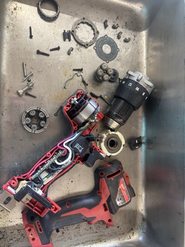 Milwaukee M18 18V Brushless 1/2 in. Hammer Drill - Red (290220)
