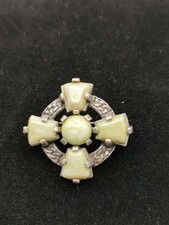 VINTAGE JEWELLERY Scottish CELTIC SIGNED MIRACLE FAUX GREEN AGATE  BROOCH/PIN /1
