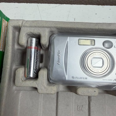 ✨エモコンデジ✨ FinePix A345 シルバー デジカメ FUJIFILM Fujifilm Câmera digital Finepix A345 4,1 MP com zoom óptico de 3 x