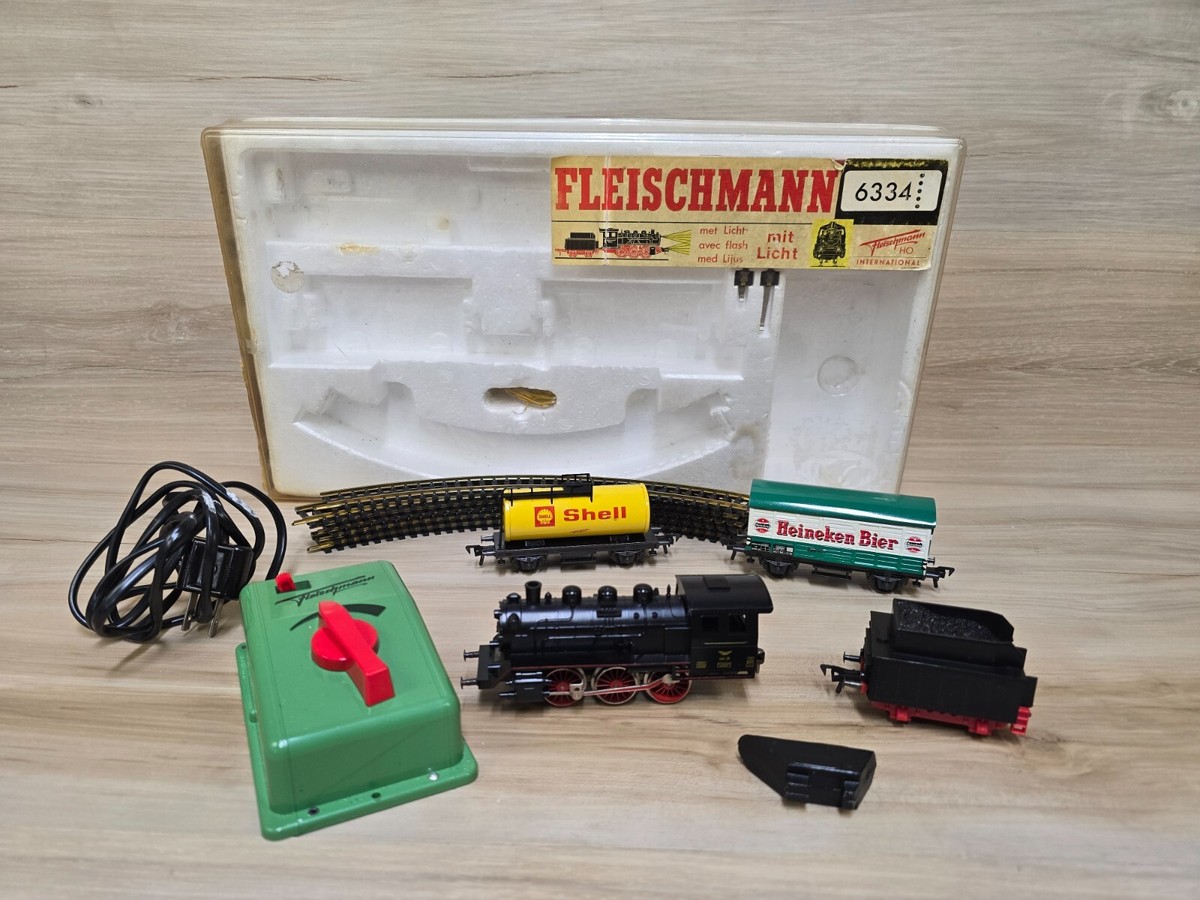 Vintage Fleischmann Train 6334 110 V Shell and Heineken Bier Cars
