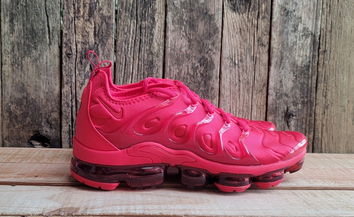 womens nike vapormax plus red
