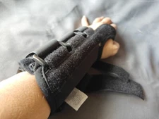 Deroyal Pro Wrist Splint Black 8 in Left Medium D-Ring Closure Neoprene Comfort 