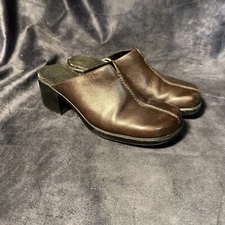 WOMEN'S CLARKS MULES, DARK BROWN LEATHER HEELS SIZE 8M 38116