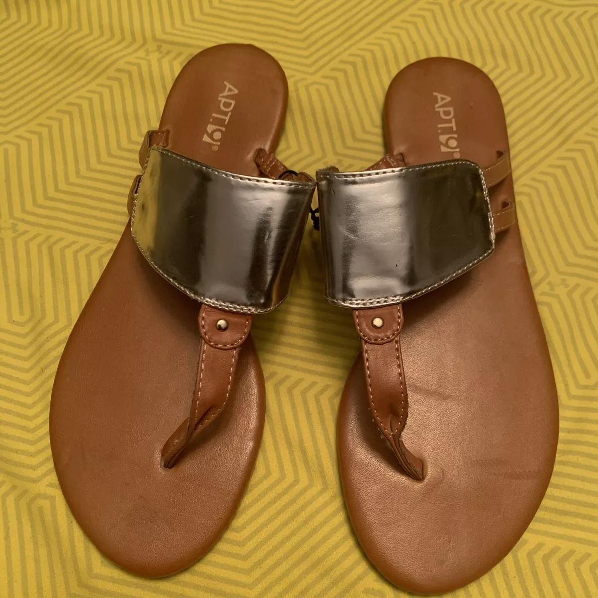 Apt 9 flip best sale flops