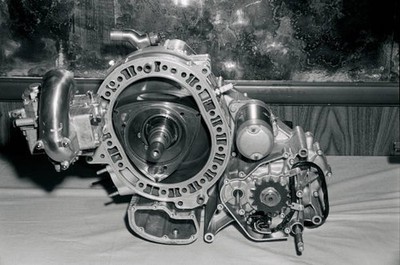 Suzuki Rotary Engine - RE-5 A cutaway of Wankel-designed engin- 1974 Old Photo 2