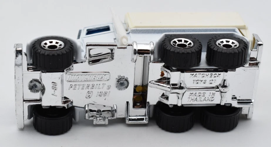 Matchbox Superfast Peterbilt Tanker weiß. Made in Thailand. Graffic Traffic - Bild 4 von 4