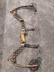 Matthews Z7 Compound Bow Right Hand 27.5-in Draw 60 Lb Lost Camo.