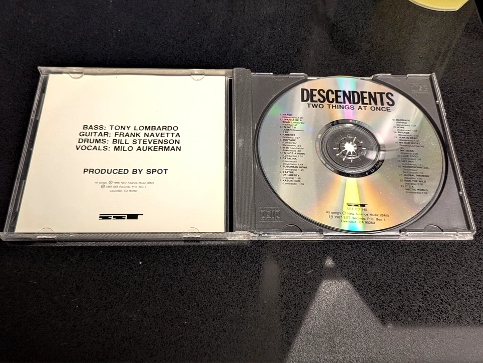 Two Things at Once - Descendents - CD - 1988 -Bonus Fat and Milo goes to College Foto 3 de 4