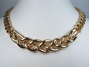 Authentic Nina Ricci Gold Plated Necklace - 17" - 8642