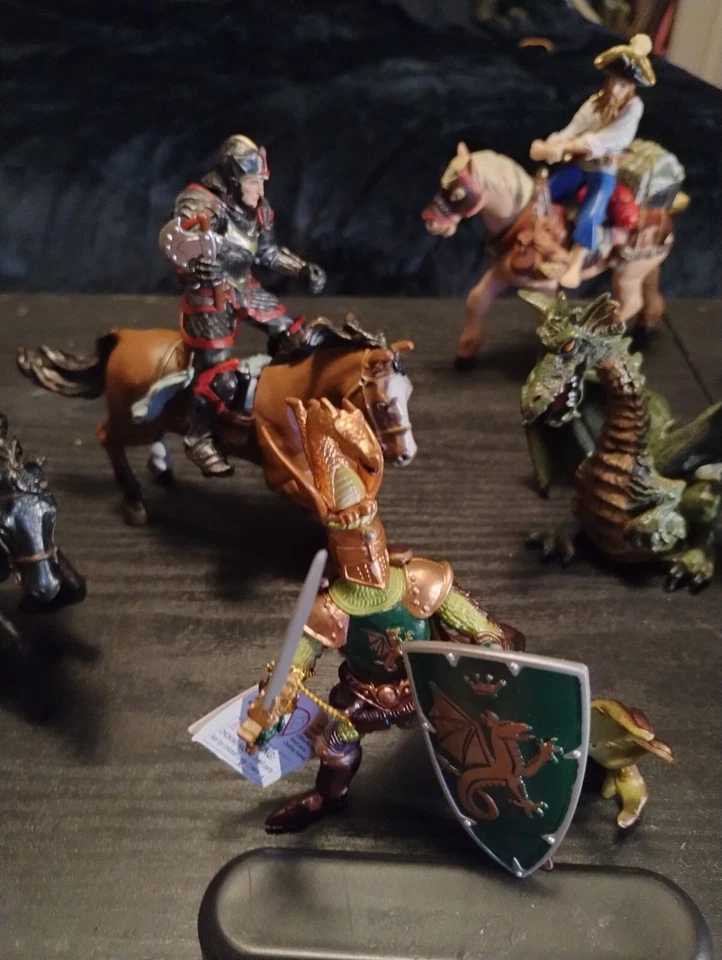 Lote de 11 figuras de acción Papo Medieval Caballeros y Caballos Dragones + Misceláneas Foto 3 de 4
