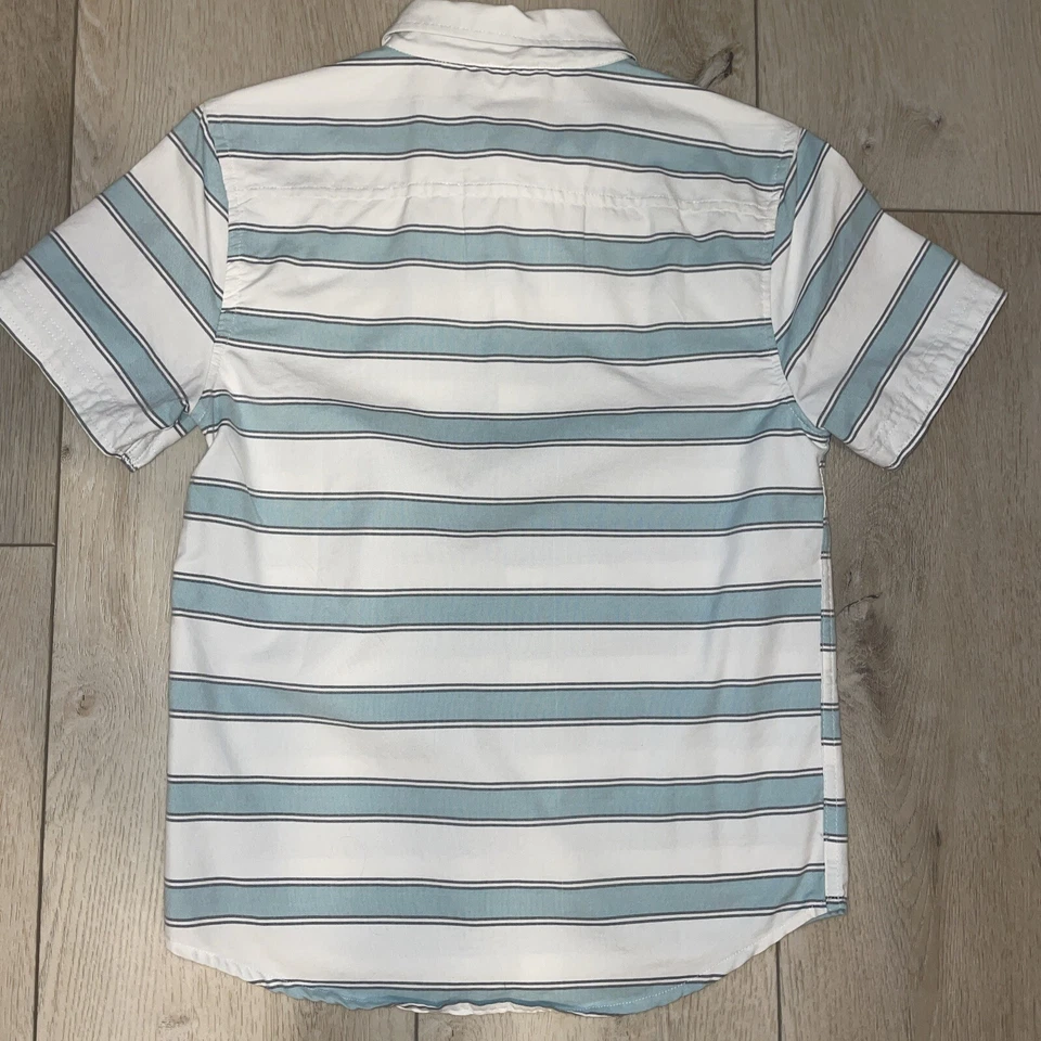 Camisa con botones Penguin Boys logotipo a rayas talla 10-12 usada en excelente estado Foto 4 de 4