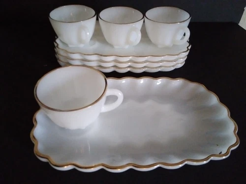 VTG  Anchor Hocking Teacups + Snack Trays Set Of 4 Moonstone Milkglass Beautiful