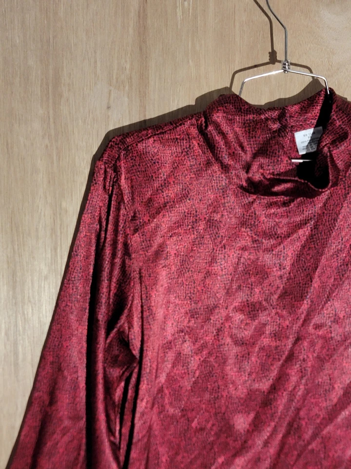 Liz Baker Women's Red Black Animal Print Mock Neck Blouse Size 14 Polyester Foto 2 de 4