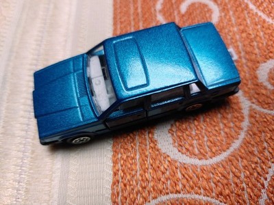 Majorette No.230 VOLVO 760 GLE, ECH. 1:61. Blau-metallic.