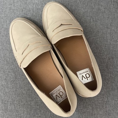 DV Dolce Vita Women s Classic Loafer /Lug Sole Block Heel Dune Size 8