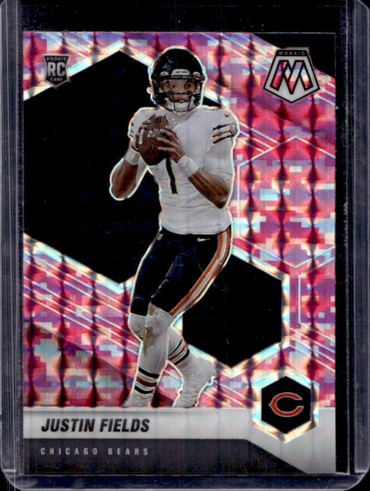 2021 Mosaic Justin Fields RC Prizm Camo Pink #304 Bears