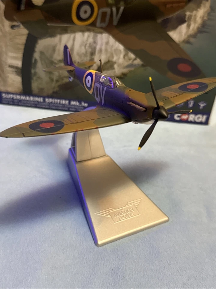 Rare Corgi AA39214 Supermarine Spitfire Mk.1a. N3200 QV. 1:72. Ltd Edition. M/B. - Image 4 of 4