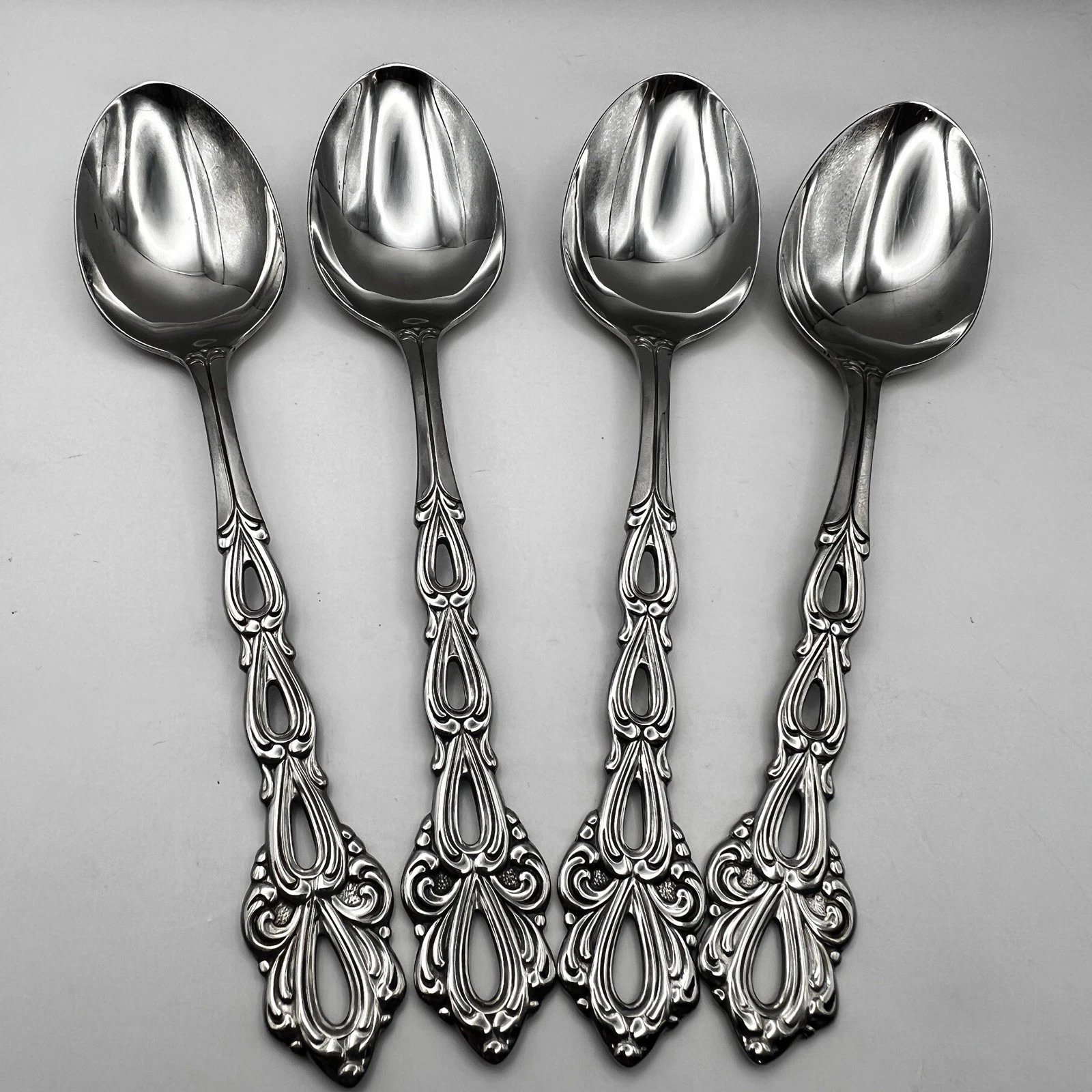 MINT Large Serving Spoons (4) Oneida Chandelier Community Stainless Flatware