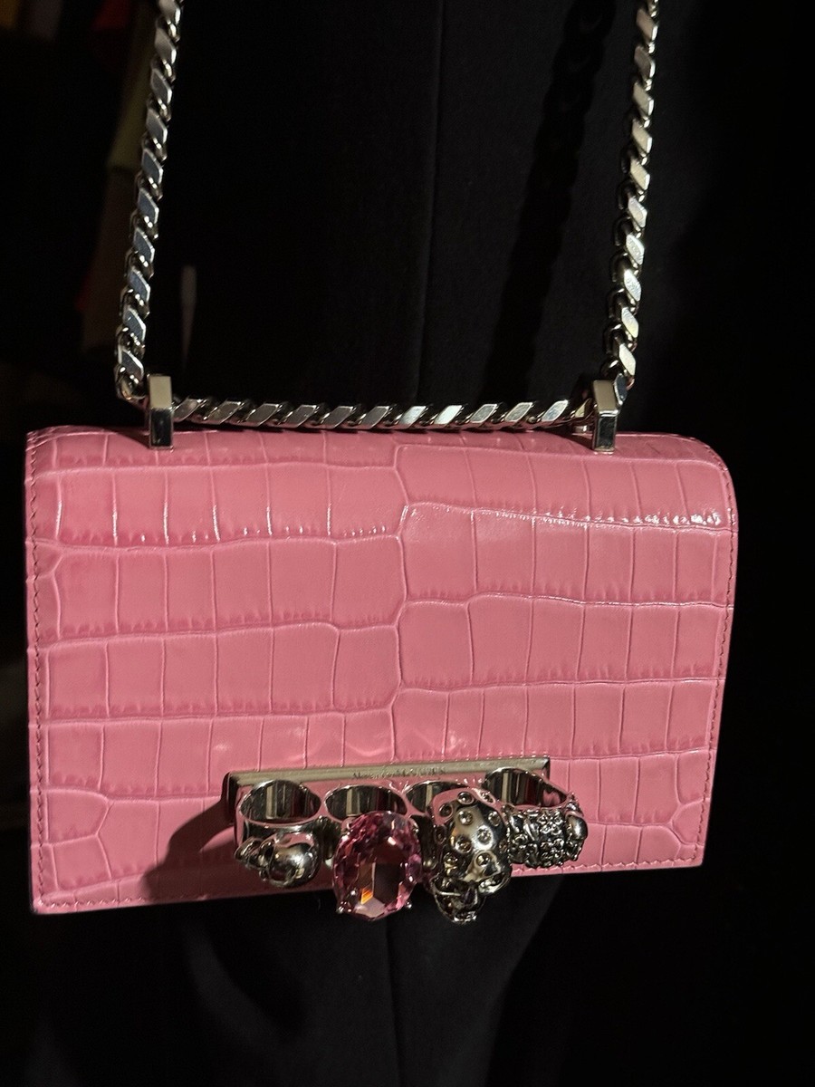 【送料&関税込】Alexander McQueen Pink Leather Mini Cross-ba ALEXANDER MCQUEEN Pink Croc Embossed Leather SKULL LOCK Mini