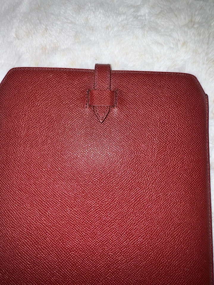 Funda Burberry iPad o Tablet Cierre Cuero Rojo AUTÉNTICA 8” X 9.5” USADA EN EXCELENTE ESTADO Foto 3 de 4