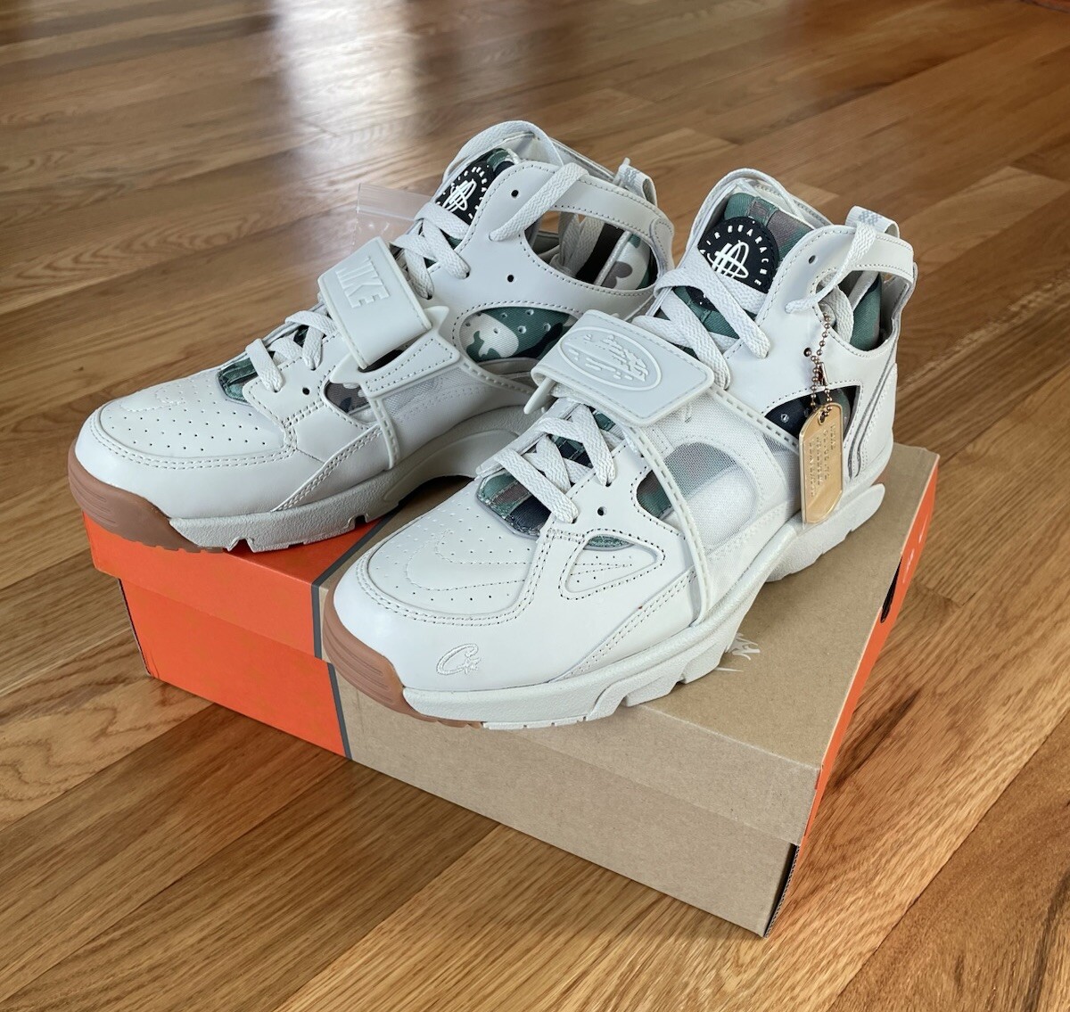 OFF WHITE X NIKE Corteiz x Nike Hurache Air Trainer SP FQ8793 002 Light Bone Off White taglia 9 5