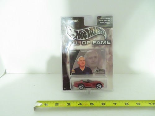 Hot Wheels Hall of Fame Legends Robert Lutz Dodge Viper Red 2002 NIP