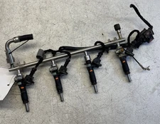 2011-2015 Chevrolet Cruze 1.8L L4 Engine Fuel Injection Rail W/ Injectors Assy