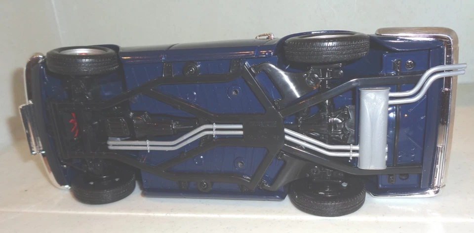 Ertl 1:18 Triumph TR 6 (1974) - Bild 4 von 4