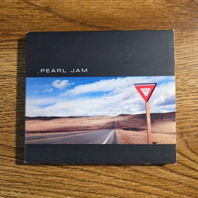 Pearl Jam Yield  CD Epic Records EK 68164 Tri Fold Digipak 1998  NO SCRATCHES !