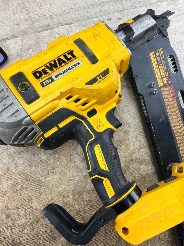 VERY USED Dewalt 20V XR 2Speed 21 Degree Plastic Collated Framing
