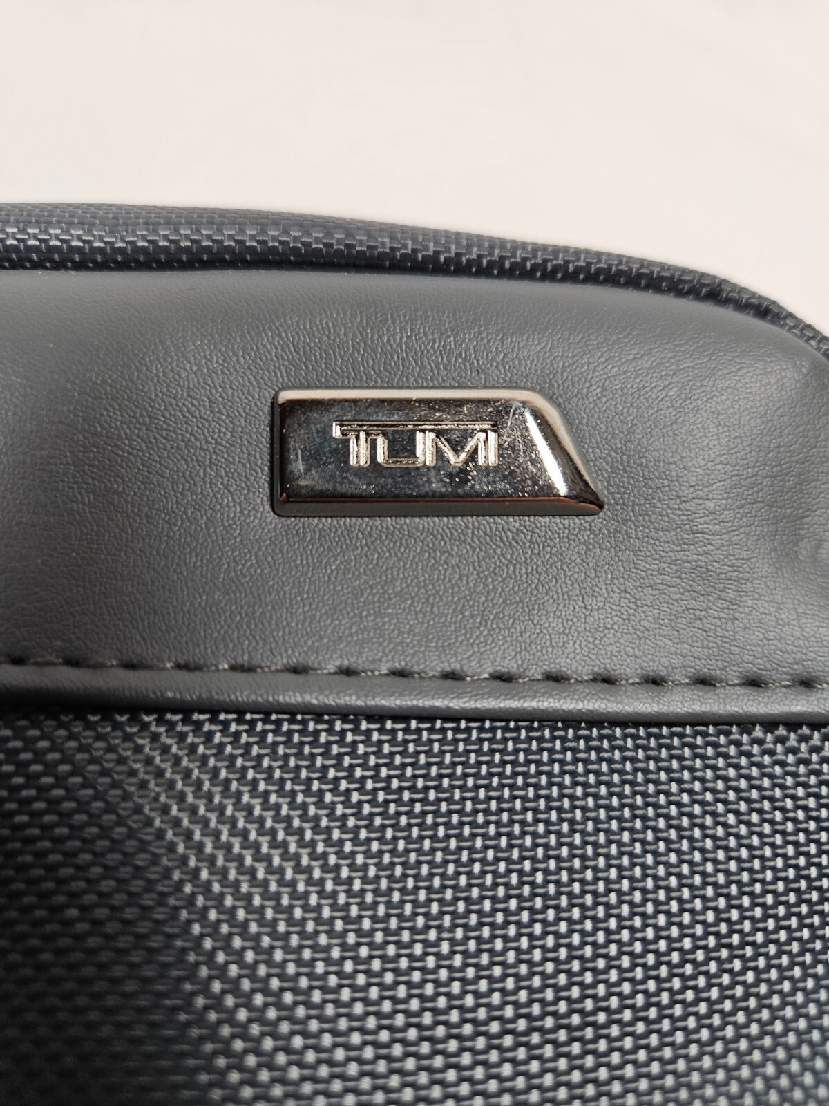 Tumi For Delta Travel Amenity Pouch Zip Bag Black With Toiletries