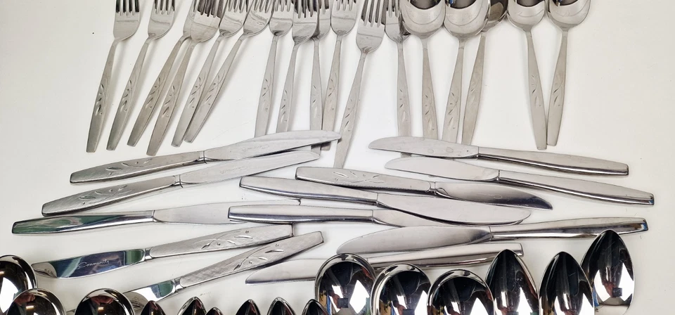 Vintage Community Oneida 44 Piece Stainless Steel  Cutlery Set VENETIA Design - Image 4 of 4
