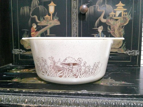 Vtg PYREX Forest Fancies Mushroom Casserole Dish 475B with Lid GREAT Condition