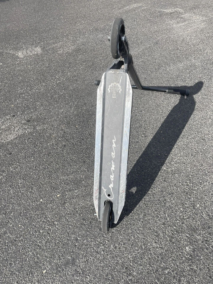 Custom Pro Street Scooter Base ética y barras Root ti limpias y suaves Foto 3 de 4