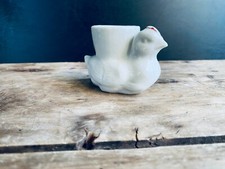 Ancien coquetier poule vintage en porcelaine