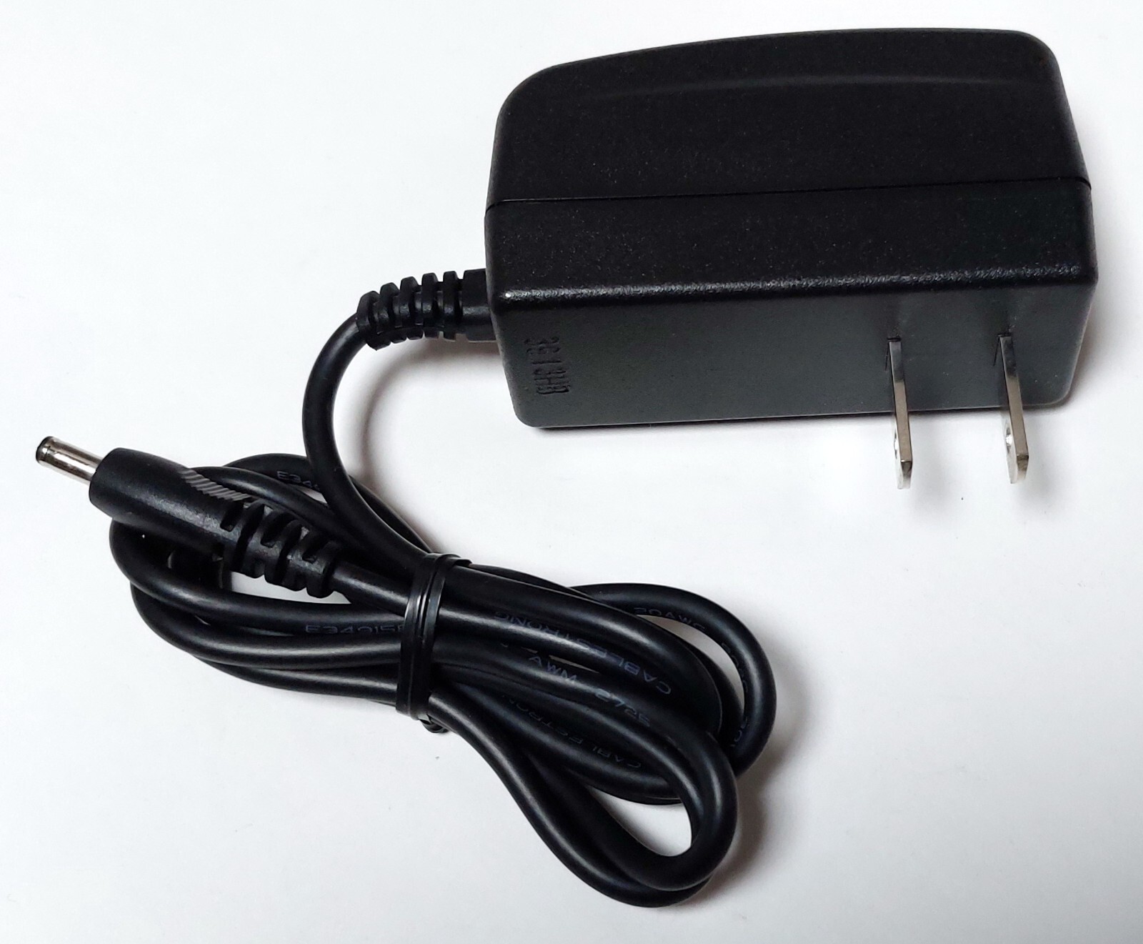 Lot of 100,  5V 2A Plug 3.5/1.35/7mm DSA-12PFA-05 FUS Power Adapter