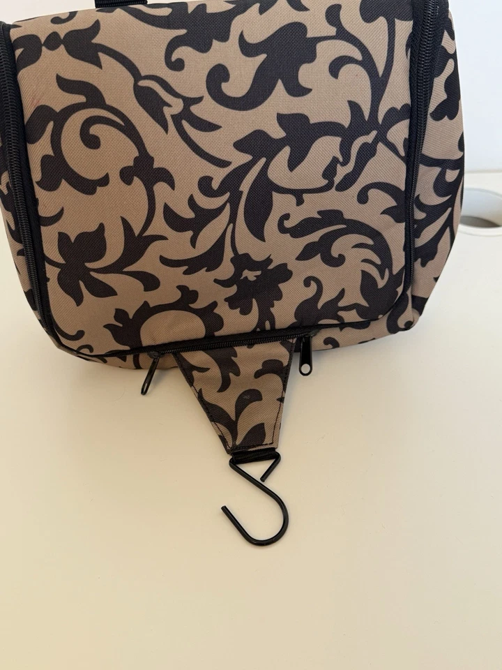 Reisenthel Hanging Toiletries Cosmetics Travel Bag 67g - Image 3 of 4