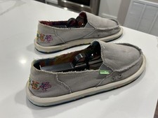 Sanuk Dancing Bear Gray Canvas Slip-On Size 8 Shoes Tie-Dye Embroidered