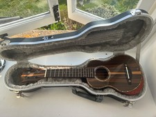 Smiger ARS-30 Soprano Gloss Ukulele with TGI Hard Case and Spare Strings